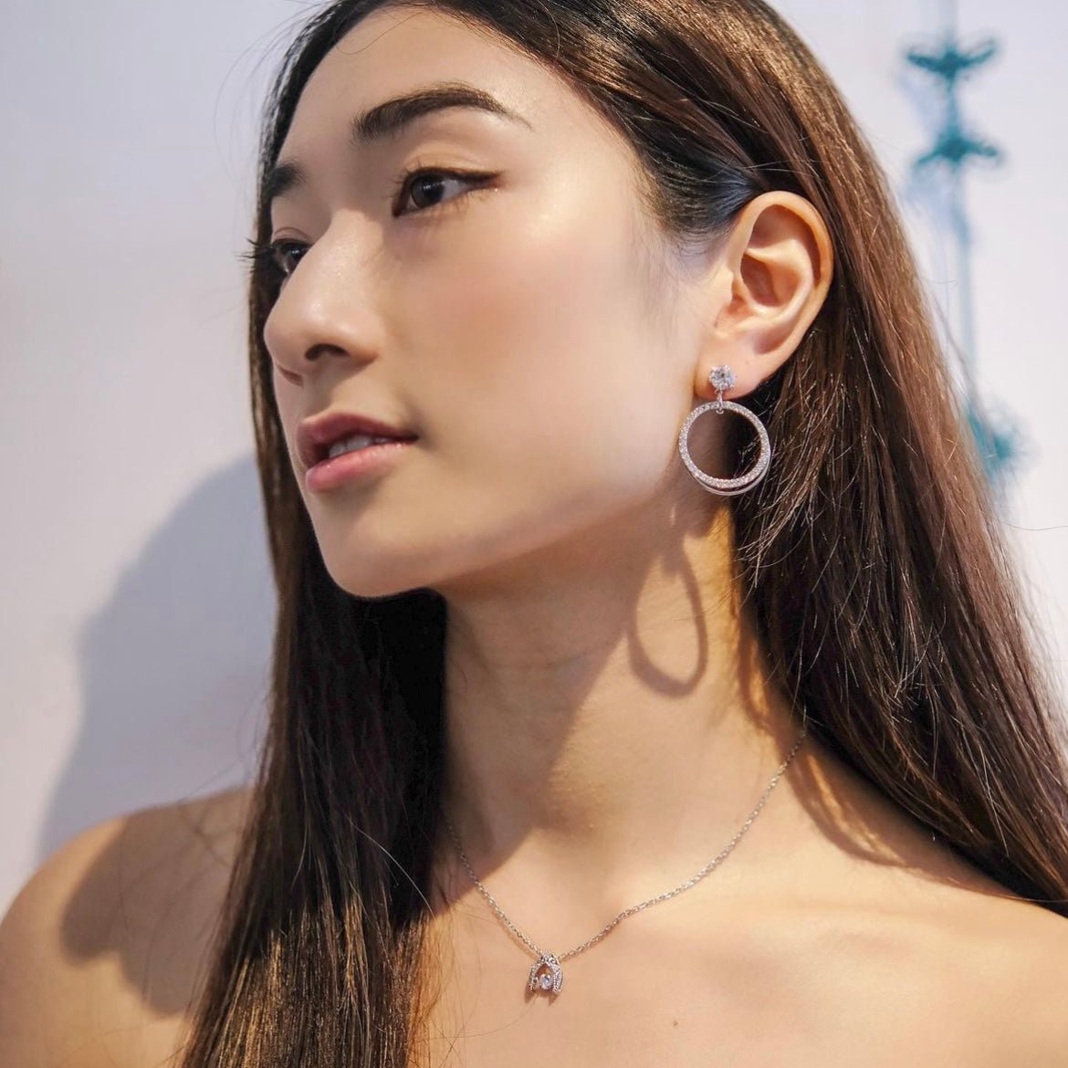 Montblanc | Platinum dancing stone necklace | stylish - business woman essential