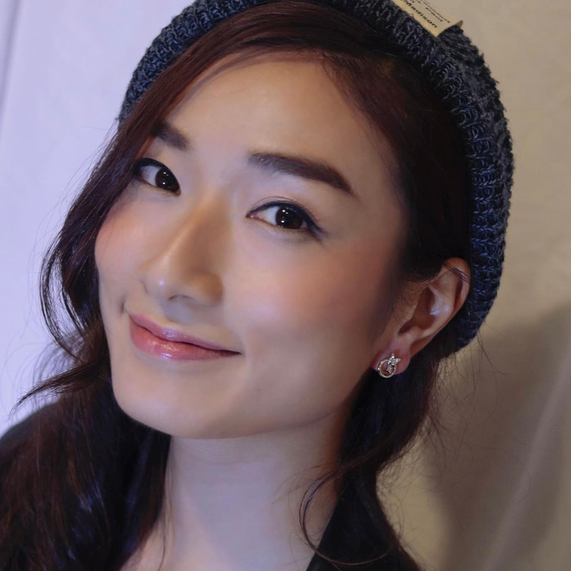 Hope | small and detailed designed ear studs