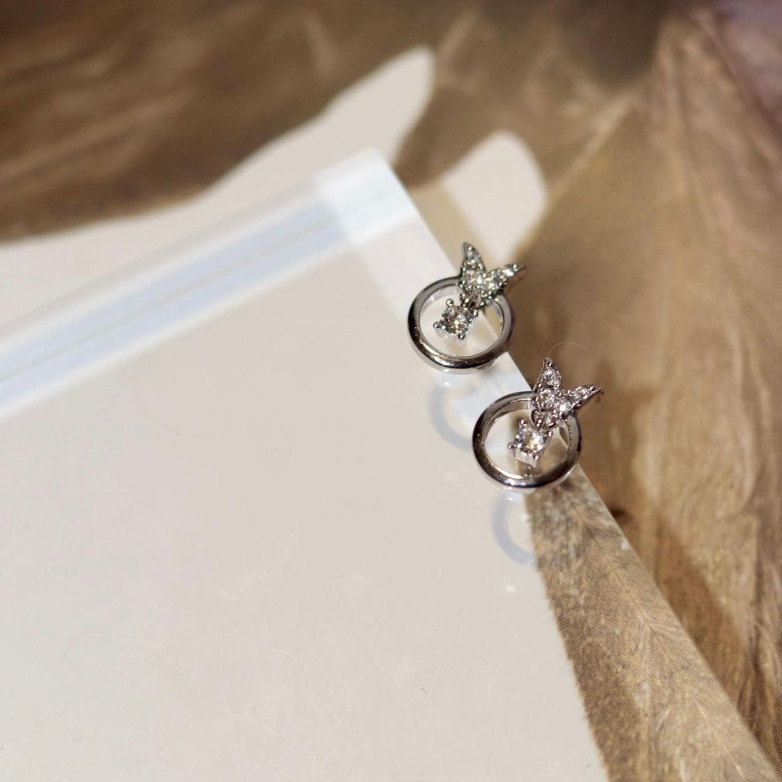 Hope | small and detailed designed ear studs