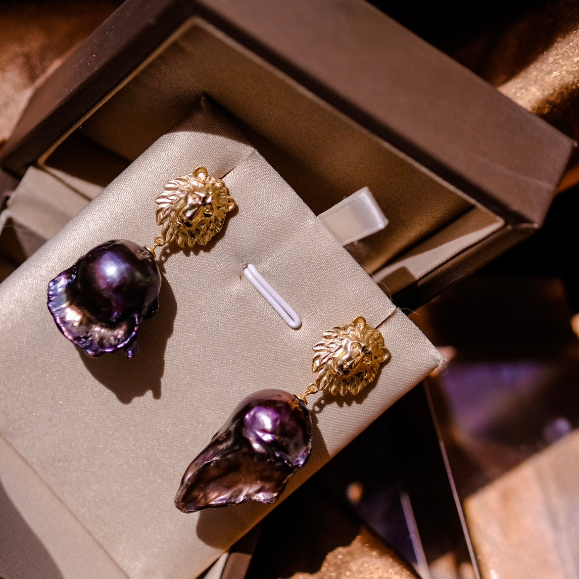 Stay Strong | Amazing violet baroque natural crystal earrings with Japanese golden craftsmanship