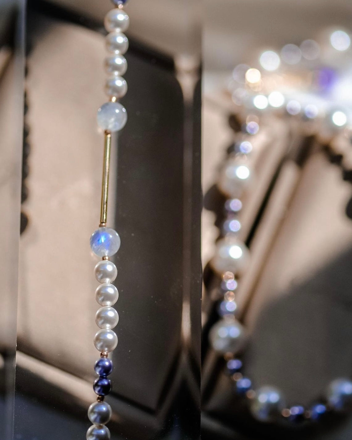 Wineyard | Romantic and modern pearl choker - Violet and white - Swarovski pearls and moon stone