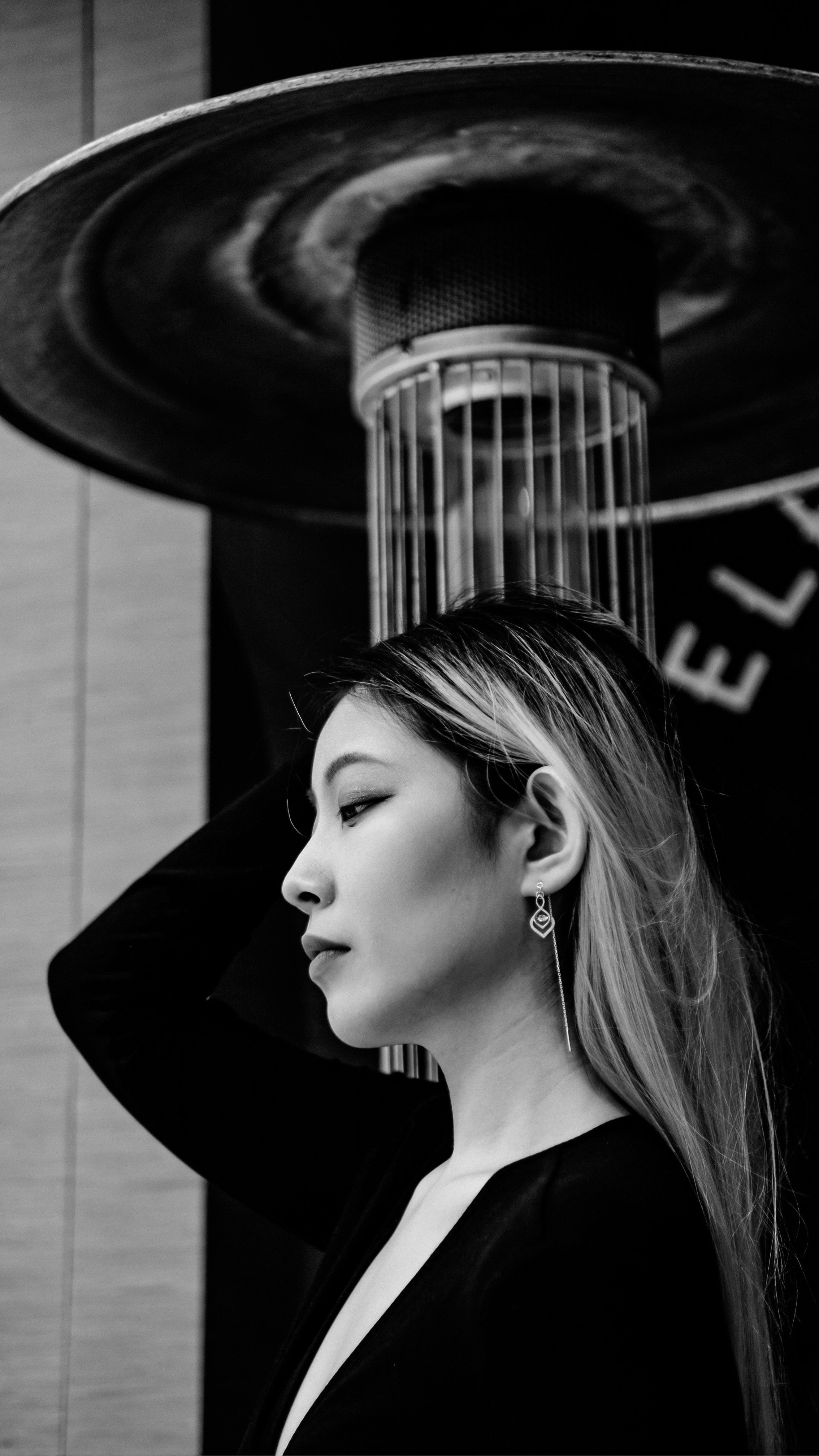 Remember my name | Collection Spirited Away - Adjustable 925Silver earrings with dancing stone plated with 18k whitegold (Swarovski crystals)