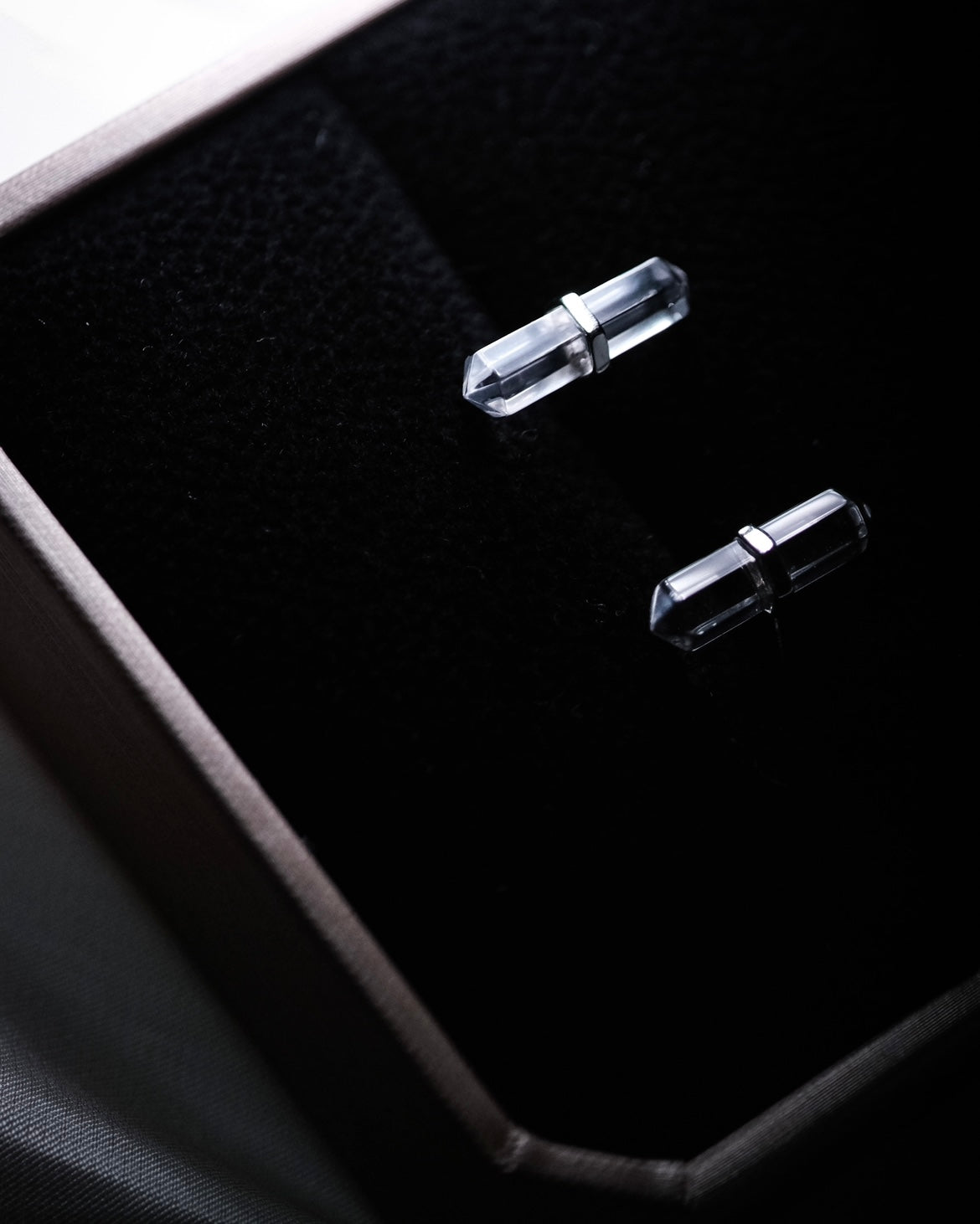 Untainted | Collection Aura - Natural mineral stone ear stud