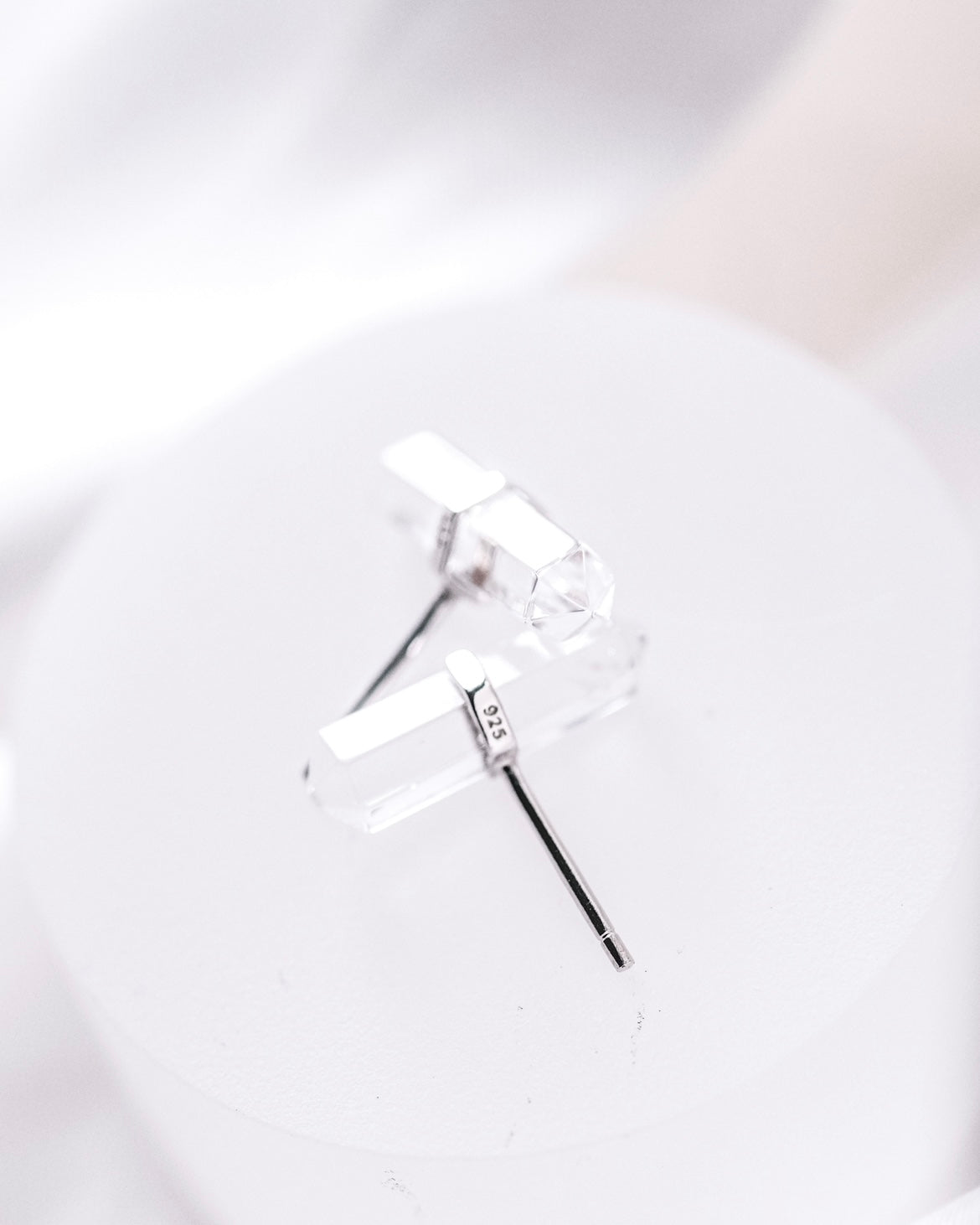 Untainted | Collection Aura - Natural mineral stone ear stud