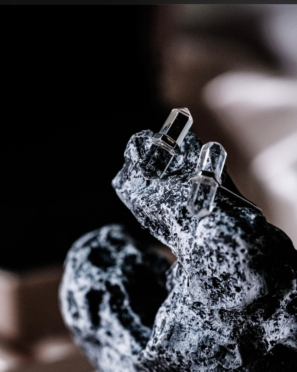 Untainted | Collection Aura - Natural mineral stone ear stud