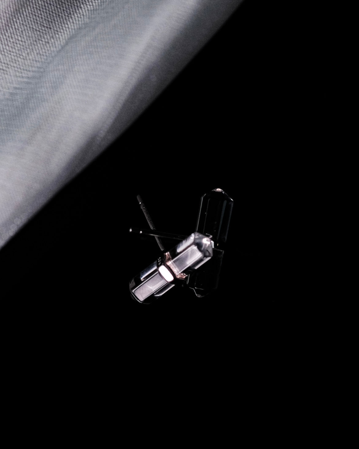 Untainted | Collection Aura - Natural mineral stone ear stud