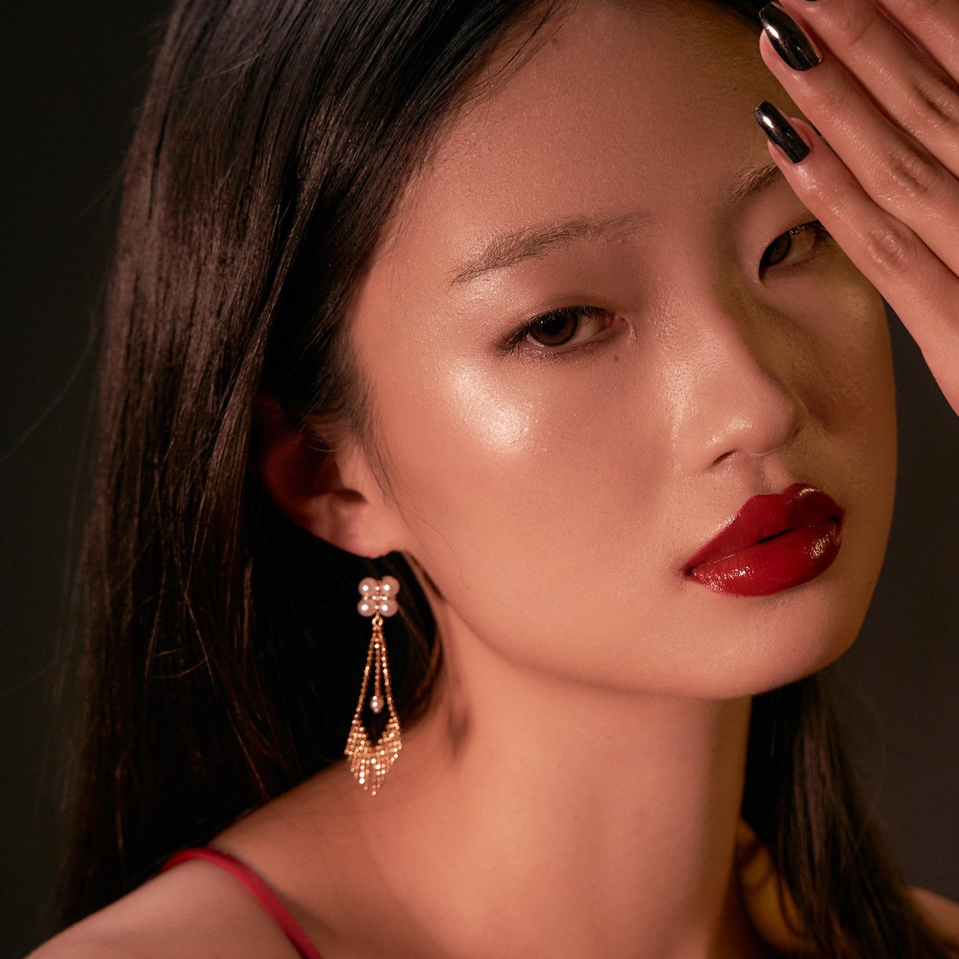 Aura | Pearl Golden dangling earring