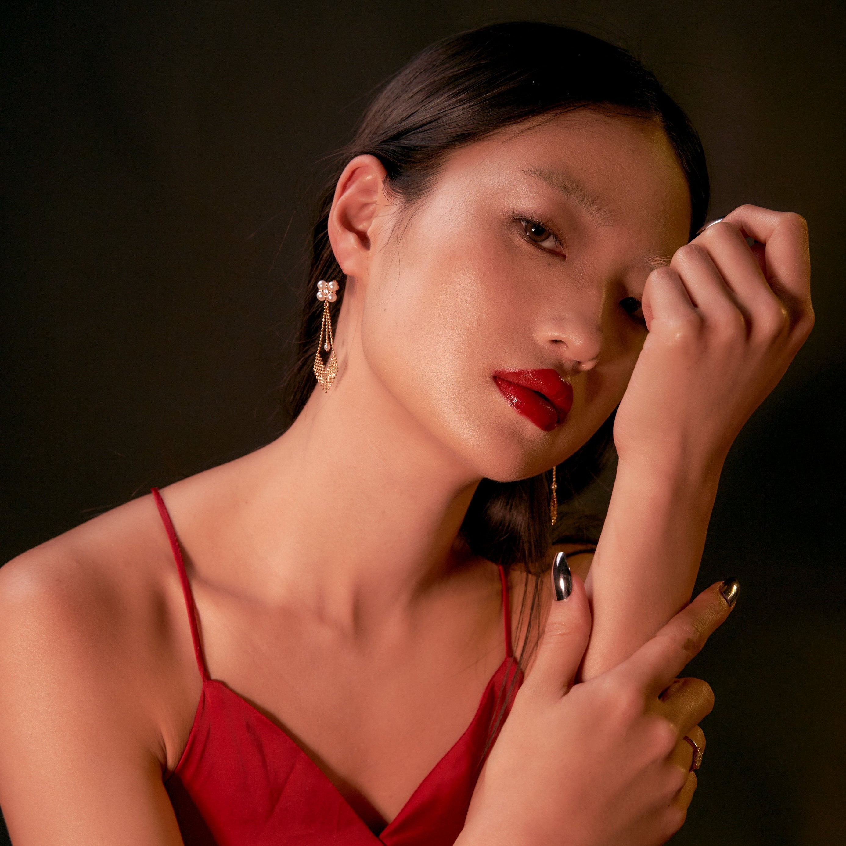 Aura | Pearl Golden dangling earring