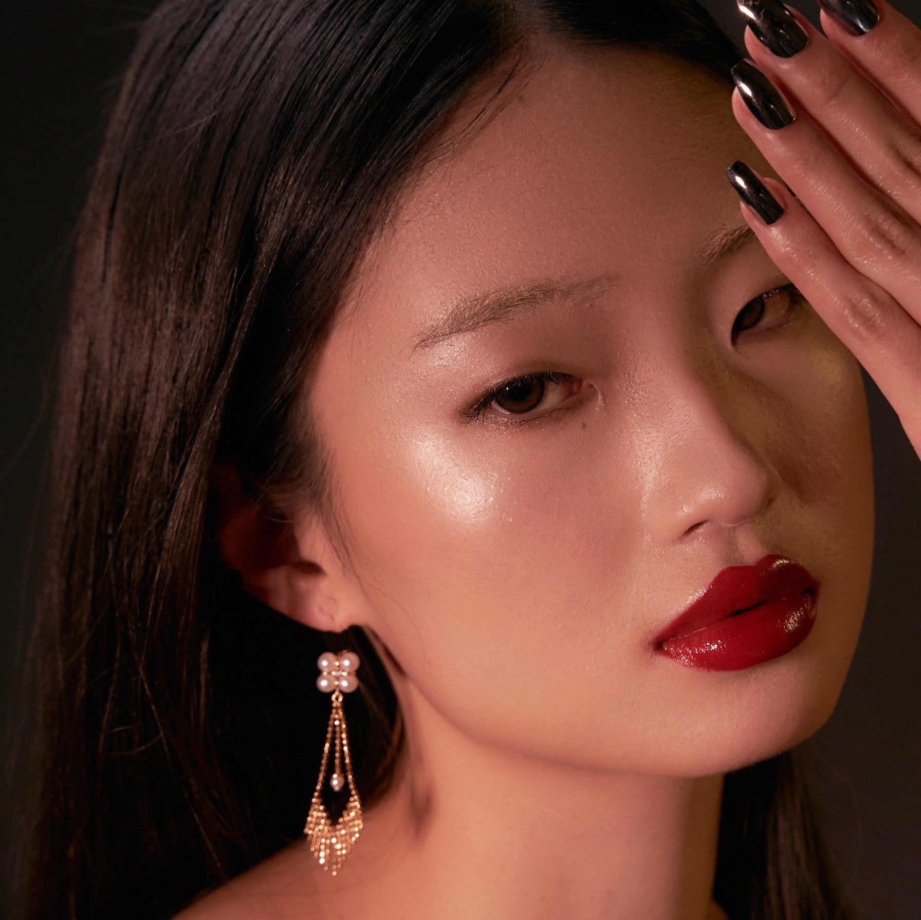 Aura | Pearl Golden dangling earring