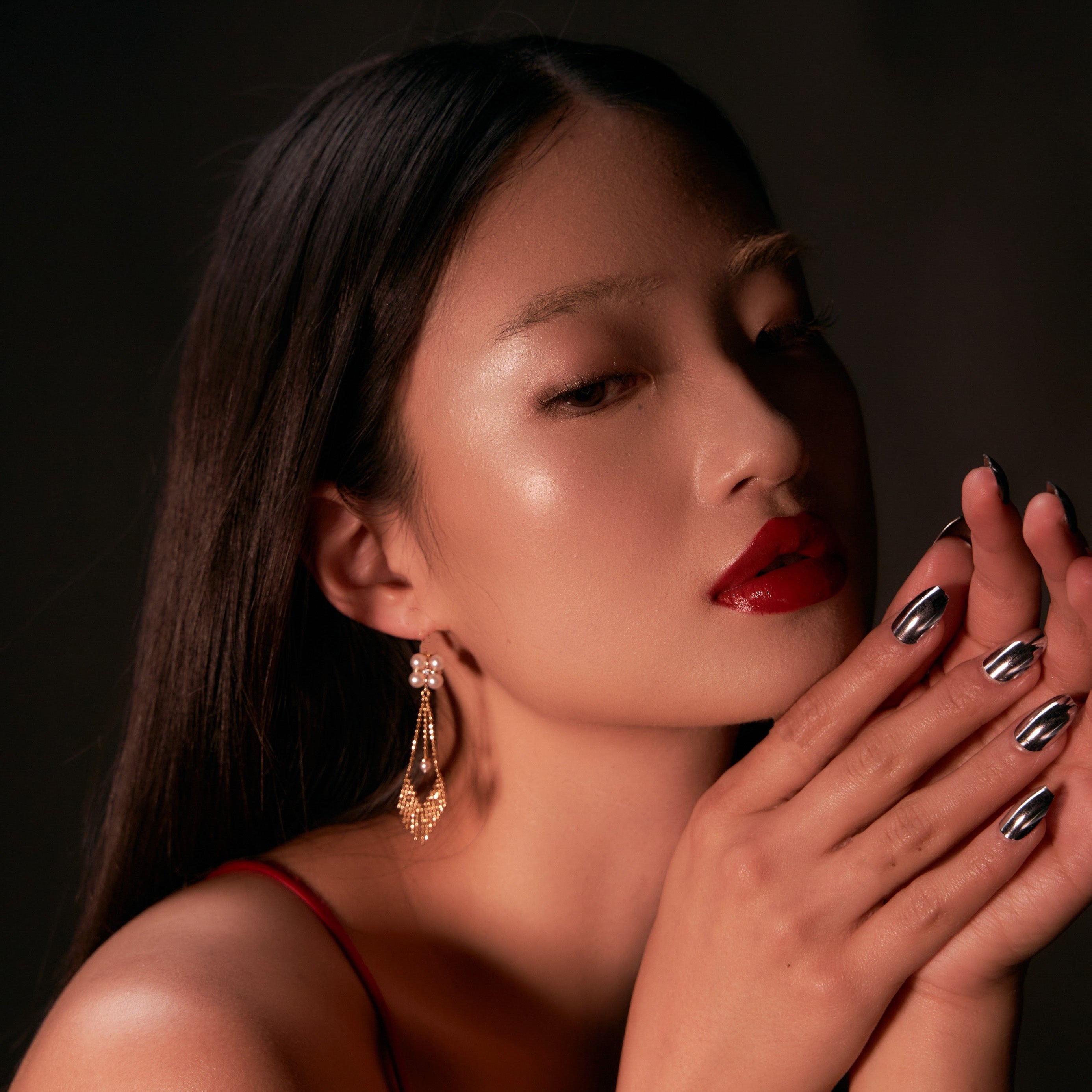 Aura | Pearl Golden dangling earring