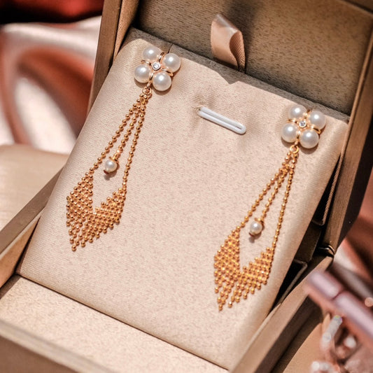 Aura | Pearl Golden dangling earring