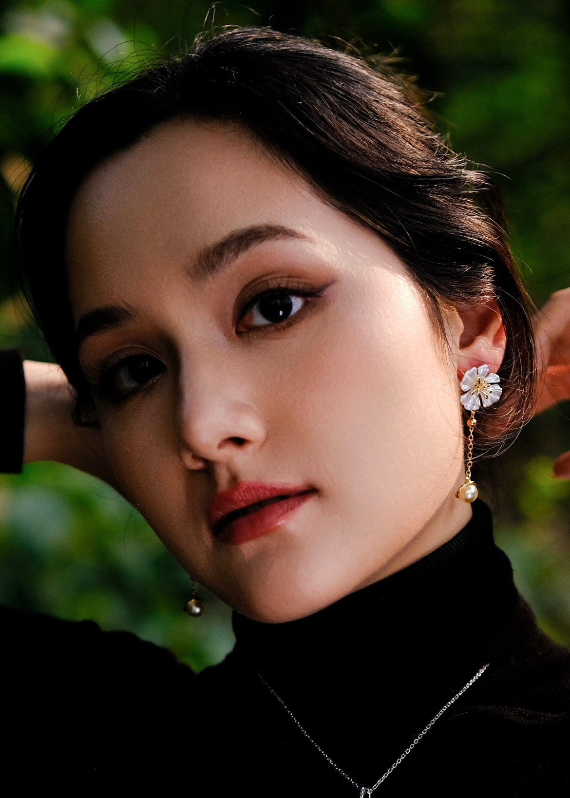 Snowdrop | Swarovski light yellow pearls - golden earrings