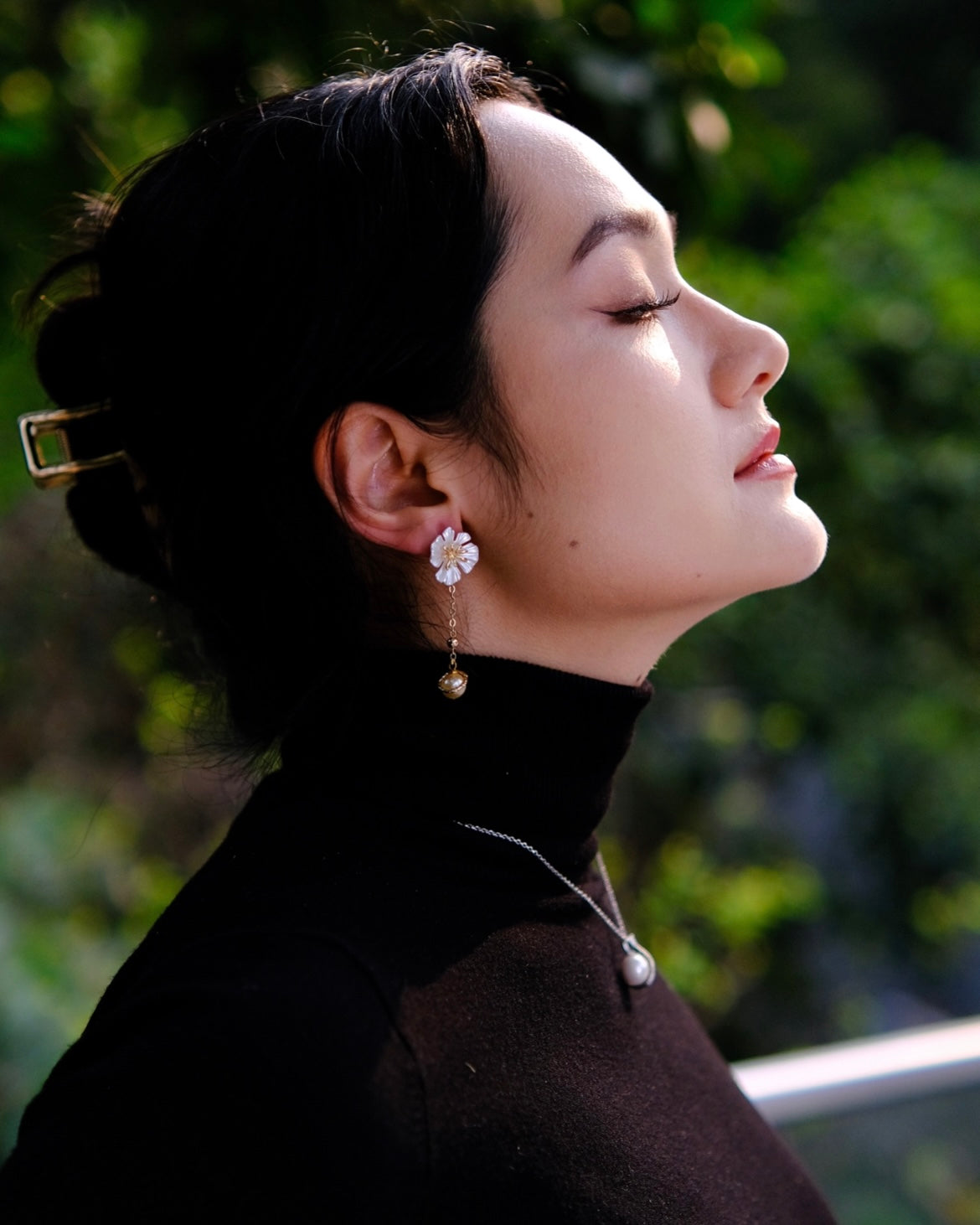 Snowdrop | Swarovski light yellow pearls - golden earrings