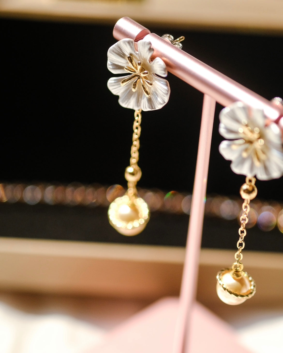 Snowdrop | Swarovski light yellow pearls - golden earrings