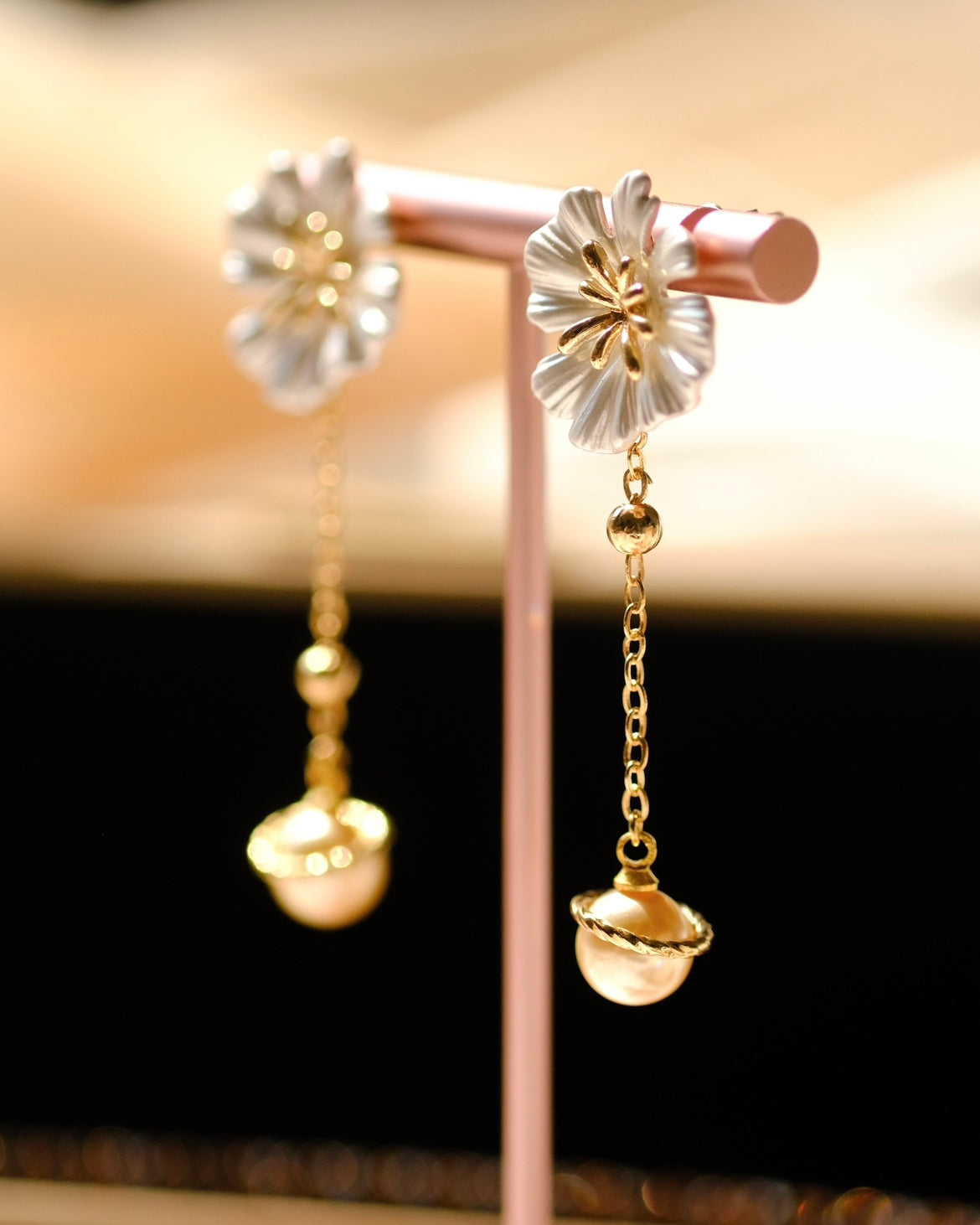 Snowdrop | Swarovski light yellow pearls - golden earrings