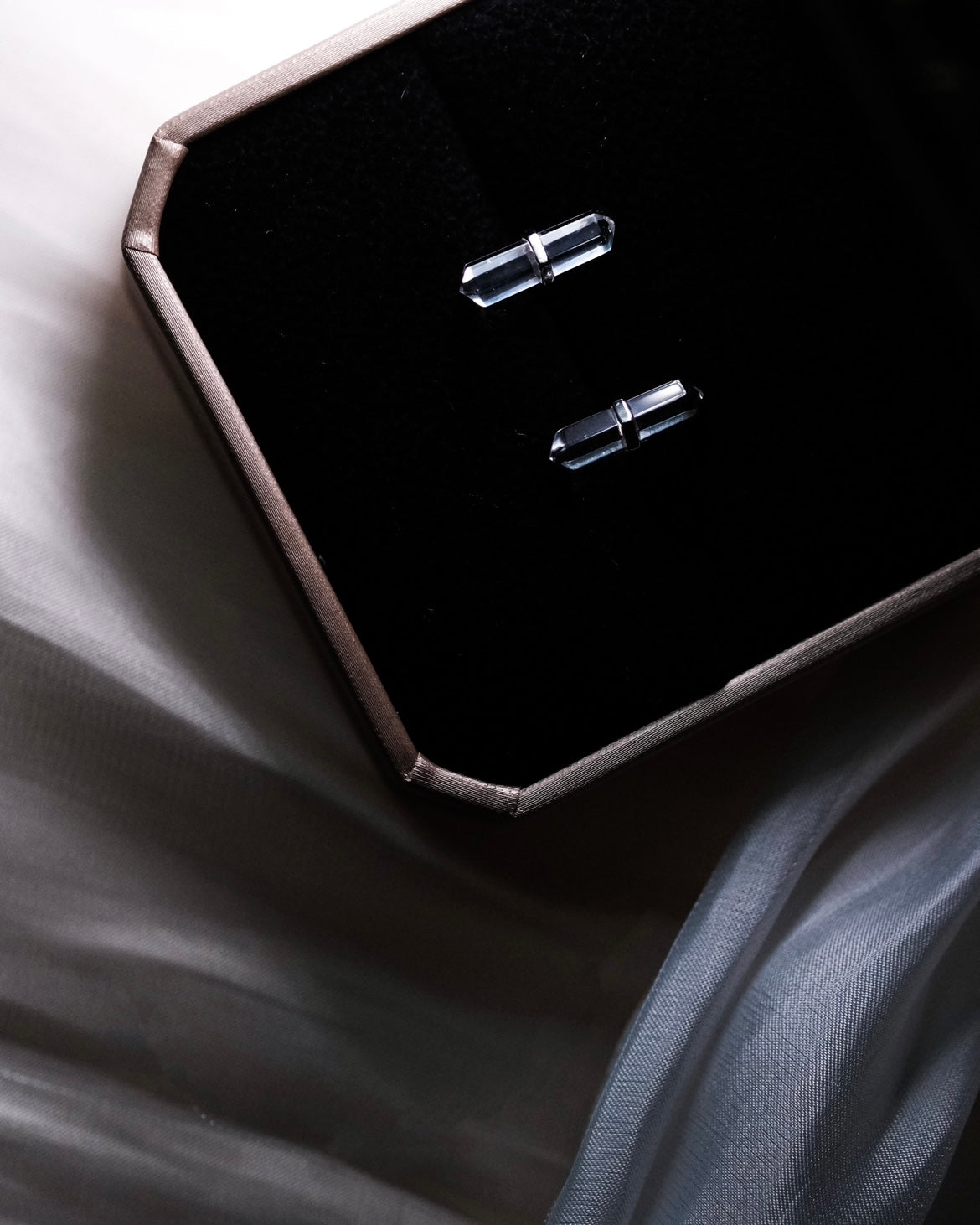 Untainted | Collection Aura - Natural mineral stone ear stud